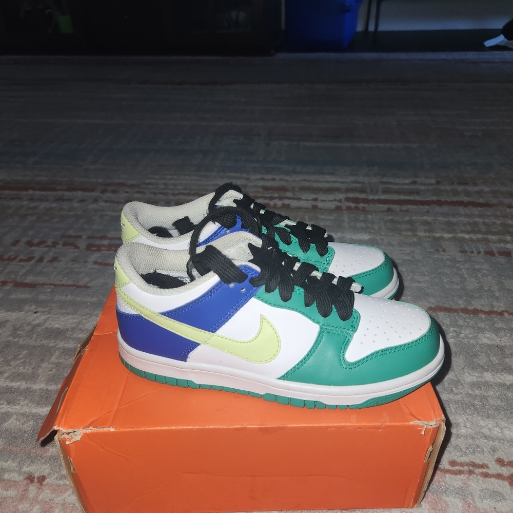 Nikes shoes - Picture 12 of 13